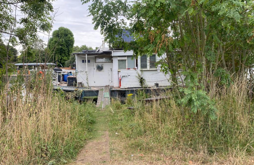 DR at the Molesey houseboat