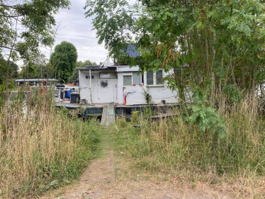 DR at the Molesey houseboat